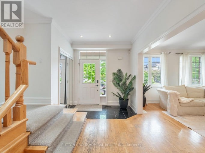 255 COCKSFIELD AVENUE, Toronto (Bathurst Manor), Ontario, M3H3T6