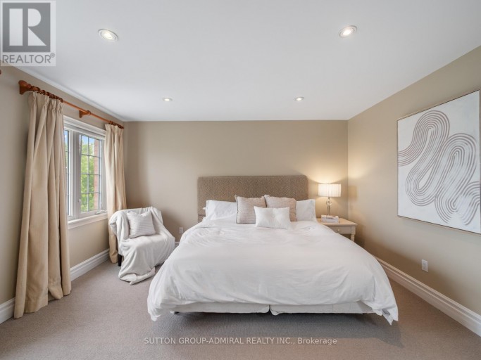 255 COCKSFIELD AVENUE, Toronto (Bathurst Manor), Ontario, M3H3T6