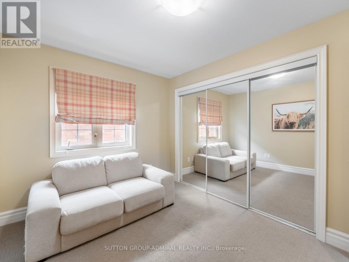 255 COCKSFIELD AVENUE, Toronto (Bathurst Manor), Ontario, M3H3T6