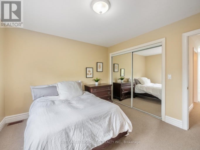 255 COCKSFIELD AVENUE, Toronto (Bathurst Manor), Ontario, M3H3T6