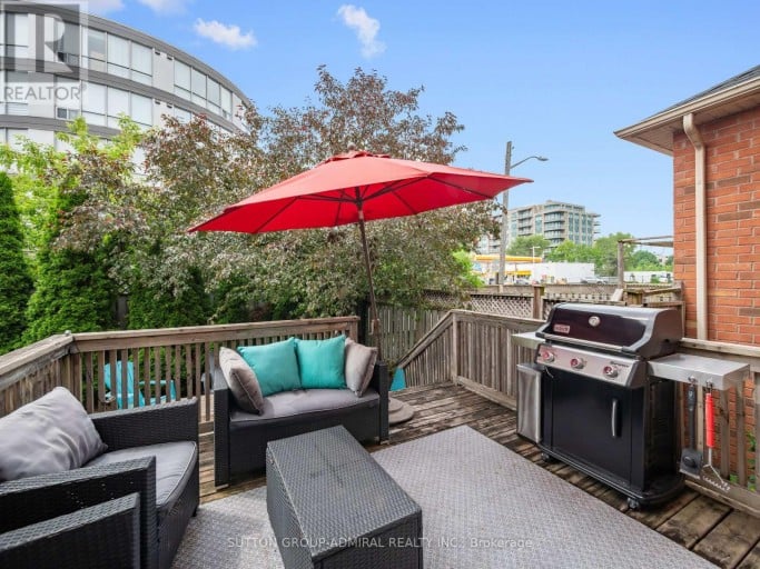 255 COCKSFIELD AVENUE, Toronto (Bathurst Manor), Ontario, M3H3T6
