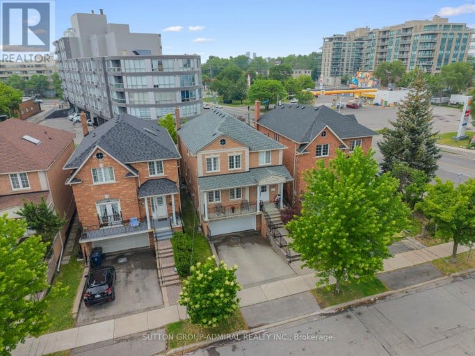 255 COCKSFIELD AVENUE, Toronto (Bathurst Manor), Ontario, M3H3T6