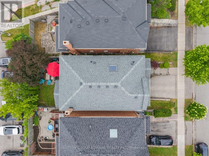255 COCKSFIELD AVENUE, Toronto (Bathurst Manor), Ontario, M3H3T6