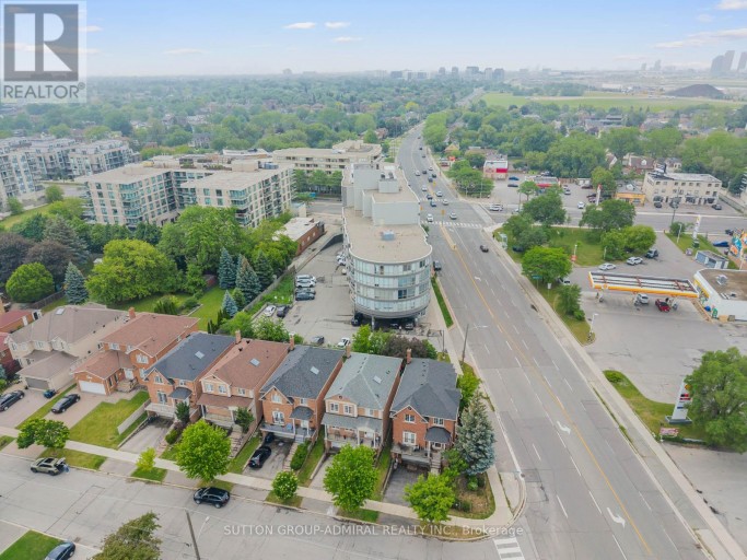 255 COCKSFIELD AVENUE, Toronto (Bathurst Manor), Ontario, M3H3T6