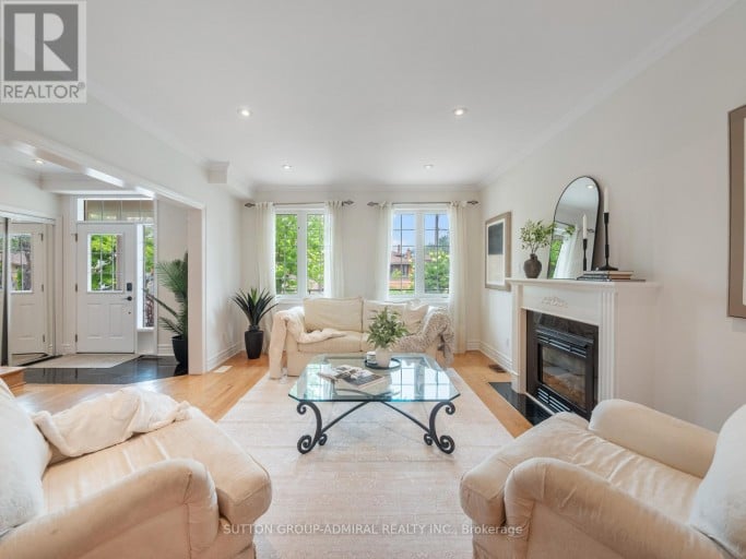 255 COCKSFIELD AVENUE, Toronto (Bathurst Manor), Ontario, M3H3T6