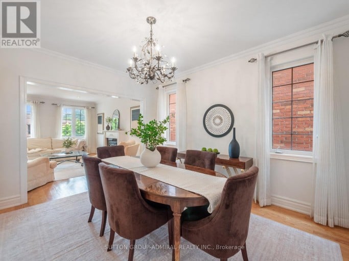 255 COCKSFIELD AVENUE, Toronto (Bathurst Manor), Ontario, M3H3T6
