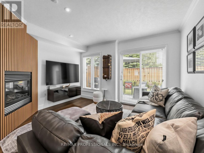 32 - 220 MANITOBA STREET, Toronto (Mimico), Ontario, M8Y4G7