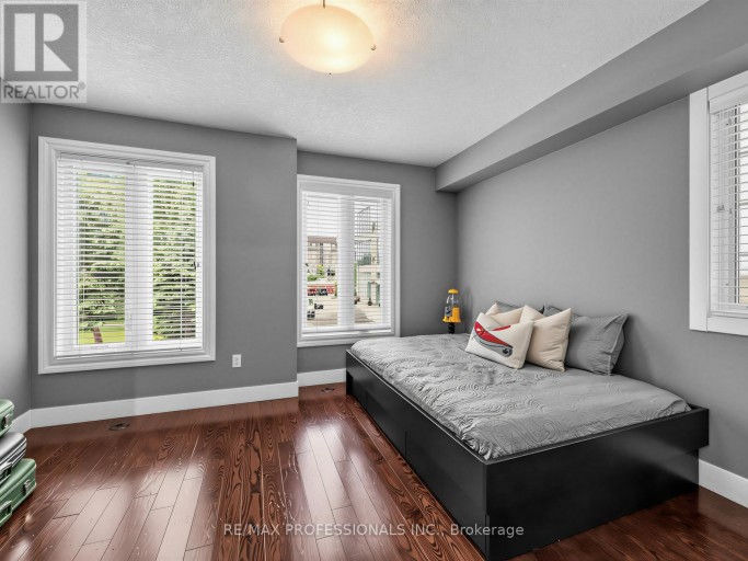 32 - 220 MANITOBA STREET, Toronto (Mimico), Ontario, M8Y4G7