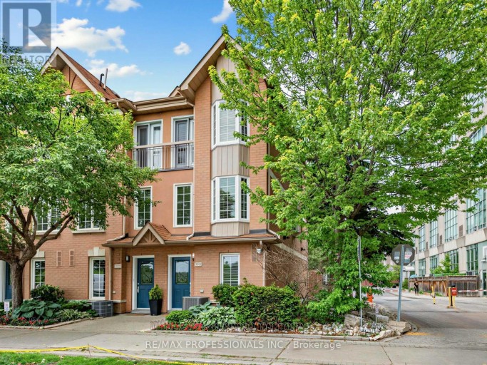 32 - 220 MANITOBA STREET, Toronto (Mimico), Ontario, M8Y4G7