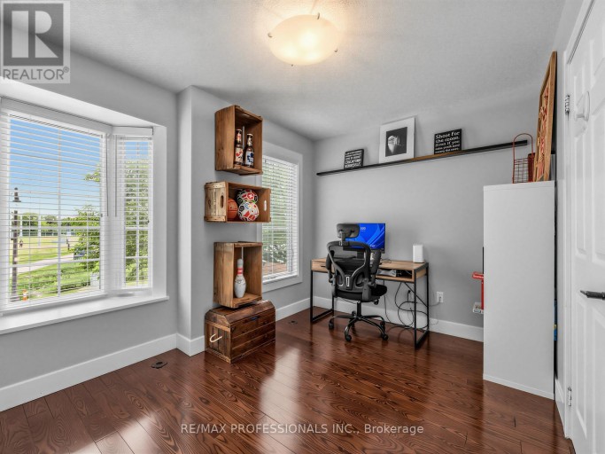 32 - 220 MANITOBA STREET, Toronto (Mimico), Ontario, M8Y4G7