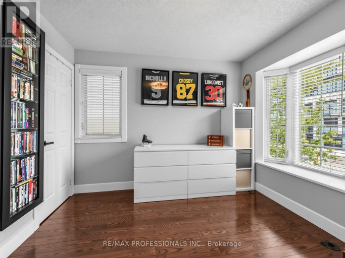 32 - 220 MANITOBA STREET, Toronto (Mimico), Ontario, M8Y4G7