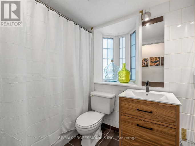 32 - 220 MANITOBA STREET, Toronto (Mimico), Ontario, M8Y4G7