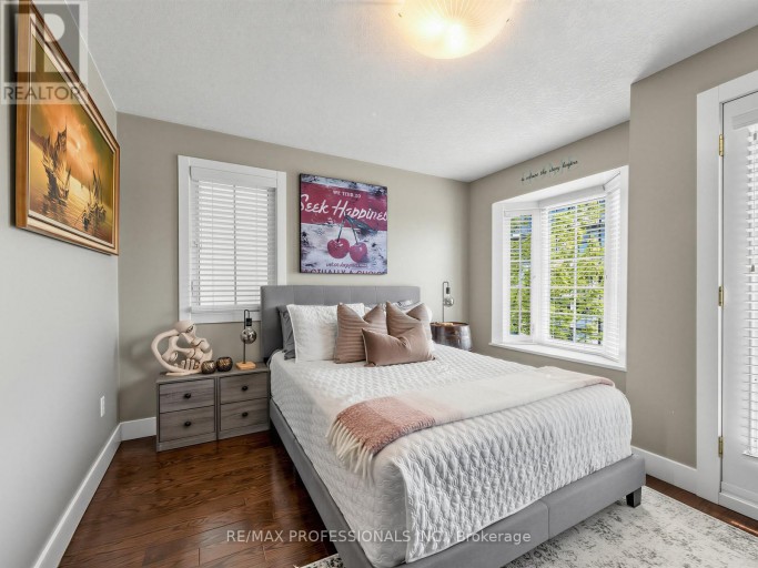 32 - 220 MANITOBA STREET, Toronto (Mimico), Ontario, M8Y4G7