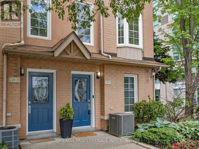 32 - 220 MANITOBA STREET, Toronto (Mimico), Ontario, M8Y4G7