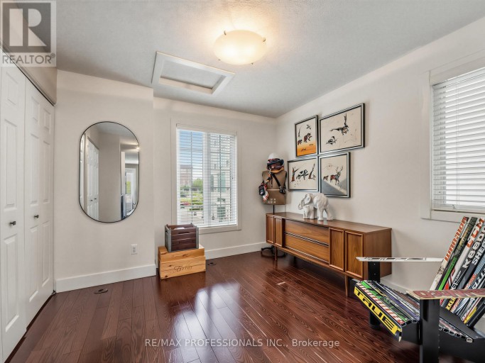 32 - 220 MANITOBA STREET, Toronto (Mimico), Ontario, M8Y4G7