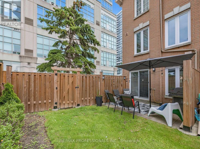 32 - 220 MANITOBA STREET, Toronto (Mimico), Ontario, M8Y4G7