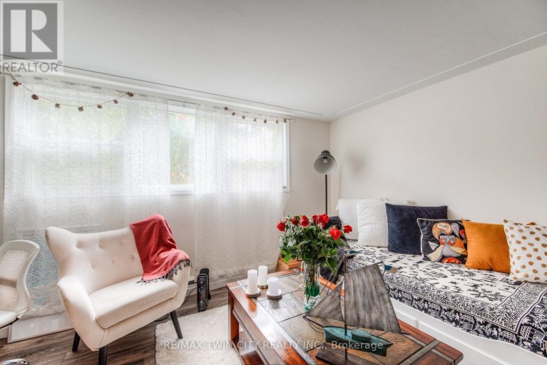 1 - 132 ALLEN STREET E, Waterloo, Ontario, N2J1J4