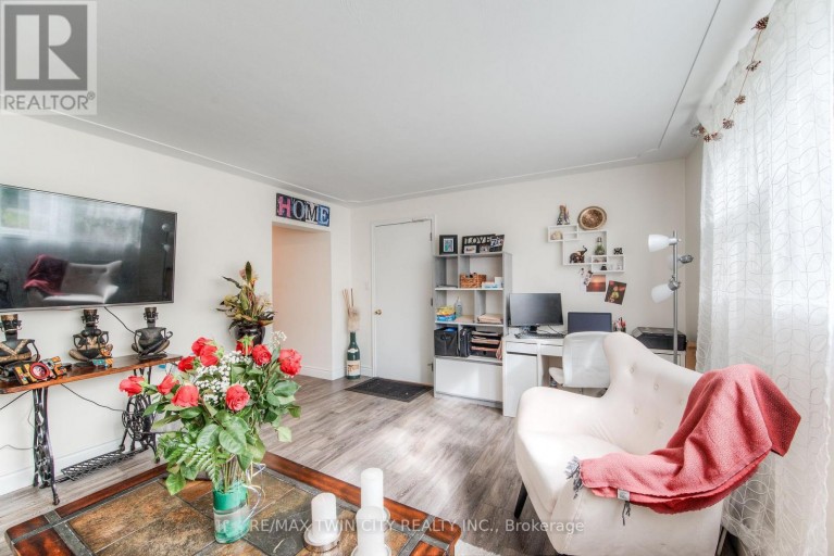 1 - 132 ALLEN STREET E, Waterloo, Ontario, N2J1J4