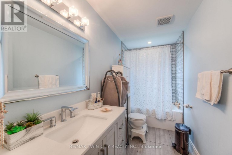 1 - 132 ALLEN STREET E, Waterloo, Ontario, N2J1J4
