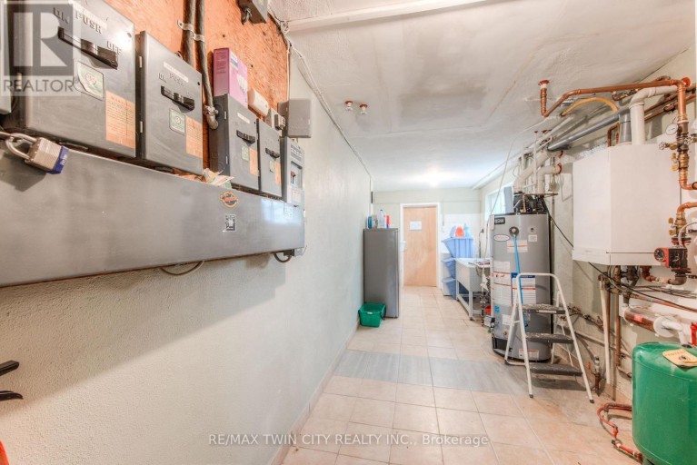 1 - 132 ALLEN STREET E, Waterloo, Ontario, N2J1J4