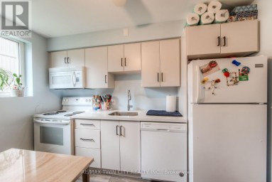 1 - 132 ALLEN STREET E Waterloo Ontario photo 8