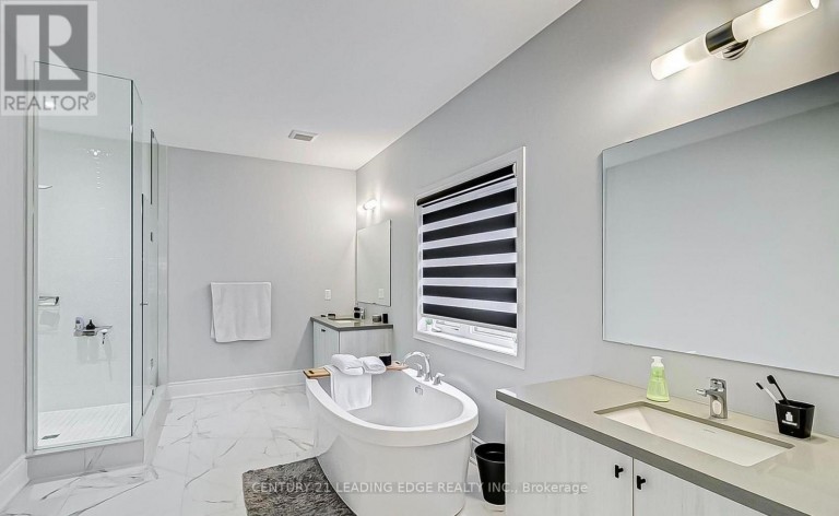 37 WOODHAVEN AVENUE, Aurora (Aurora Estates), Ontario, L4G3Y1