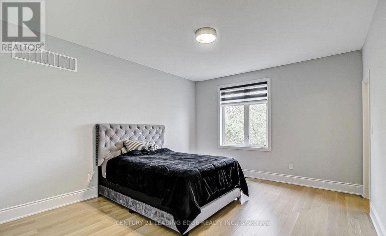 37 WOODHAVEN AVENUE, Aurora (Aurora Estates), Ontario, L4G3Y1