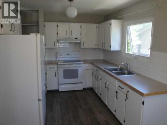 39 Meadowlark Boulevard N Lethbridge Alberta photo 4