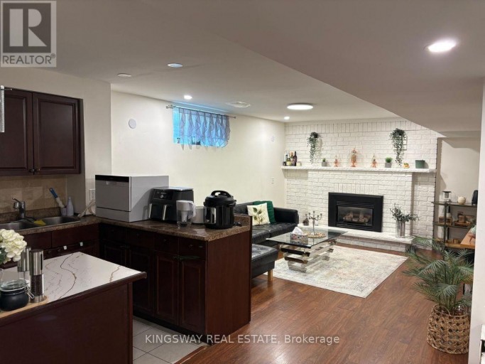 A-LOWER UNIT - 31 OXFORD STREET, Richmond Hill (Mill Pond), Ontario, L4C4L6