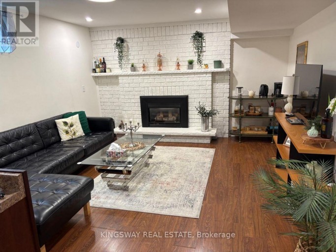 A-LOWER UNIT - 31 OXFORD STREET, Richmond Hill (Mill Pond), Ontario, L4C4L6