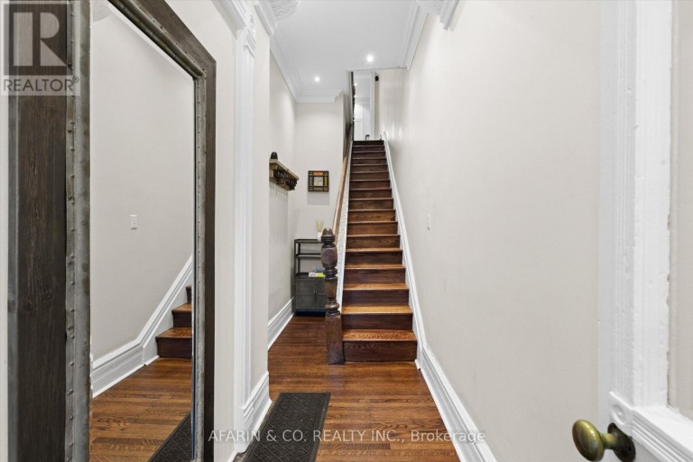 SECOND FLOOR & LOFT - 48 NASSAU STREET, Toronto (Kensington-Chinatown), Ontario, M5T1M2