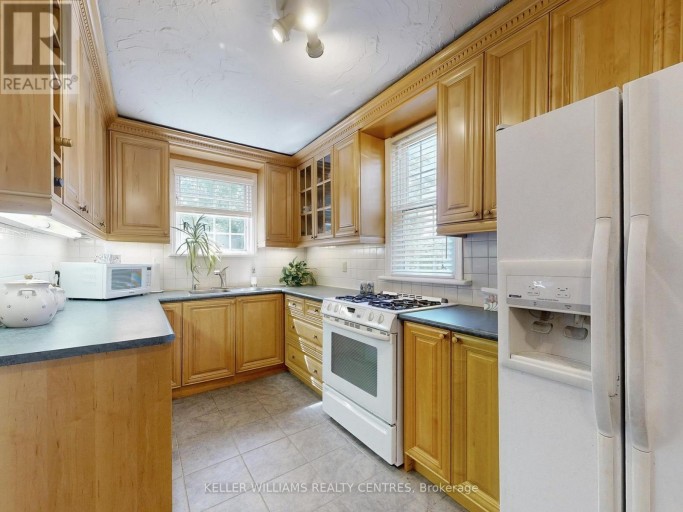 14 COLBORNE STREET, Markham (Thornhill), Ontario, L3T1Z6
