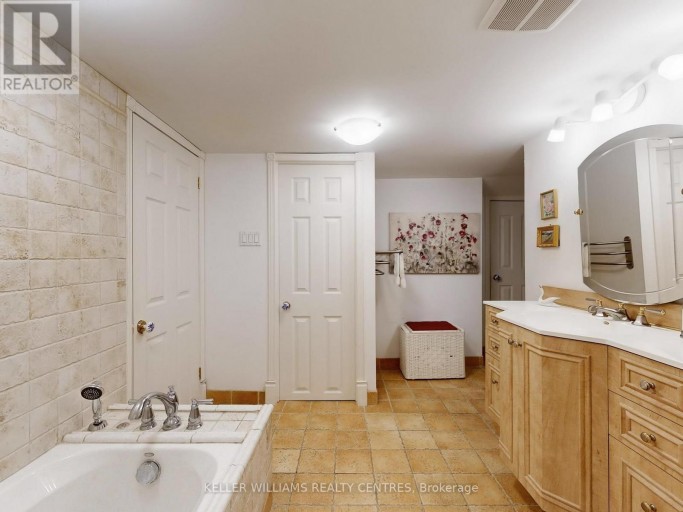 14 COLBORNE STREET, Markham (Thornhill), Ontario, L3T1Z6