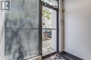 9 - 130 INDUSTRY STREET Toronto (Brookhaven-Amesbury) Ontario photo 2