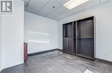 9 - 130 INDUSTRY STREET Toronto (Brookhaven-Amesbury) Ontario photo 4