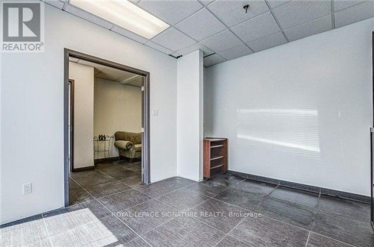 9 - 130 INDUSTRY STREET, Toronto (Brookhaven-Amesbury), Ontario, M6M5G3