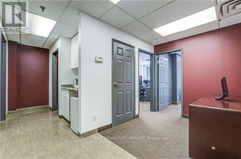 9 - 130 INDUSTRY STREET, Toronto (Brookhaven-Amesbury), Ontario, M6M5G3