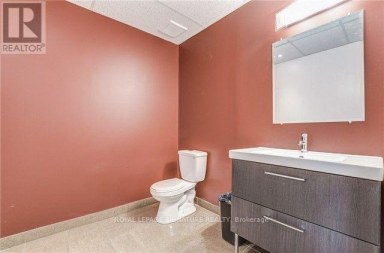 9 - 130 INDUSTRY STREET Toronto (Brookhaven-Amesbury) Ontario photo 8