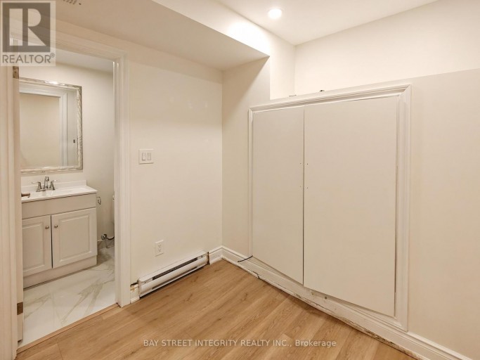 LOWER - 598 CRAWFORD STREET, Toronto (Palmerston-Little Italy), Ontario, M6G3K2