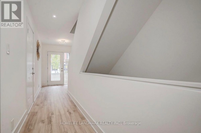 29 CHESTNUT COURT, Aurora, Ontario, L4G4A4