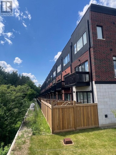 29 CHESTNUT COURT, Aurora, Ontario, L4G4A4