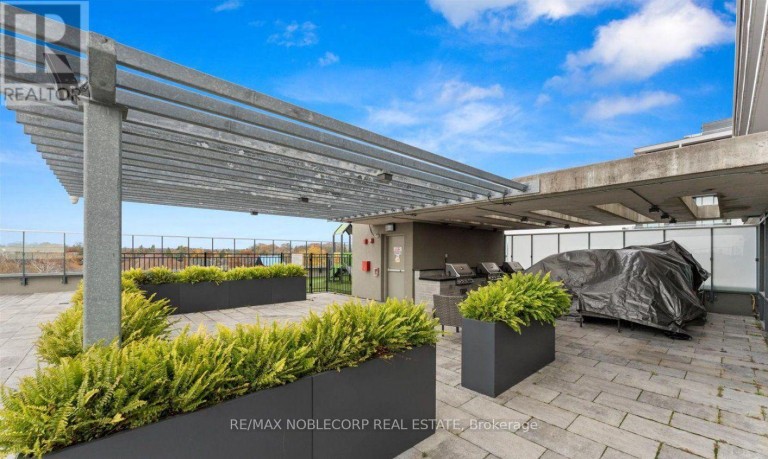 503 - 4800 HIGHWAY 7, Vaughan (East Woodbridge), Ontario, L4L1H8