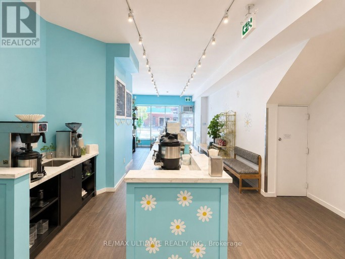 MAIN - 800 BLOOR STREET W, Toronto (Dovercourt-Wallace Emerson-Junction), Ontario, M6G1L9