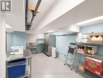 MAIN - 800 BLOOR STREET W Toronto (Dovercourt-Wallace Emerson-Junction) Ontario photo 7