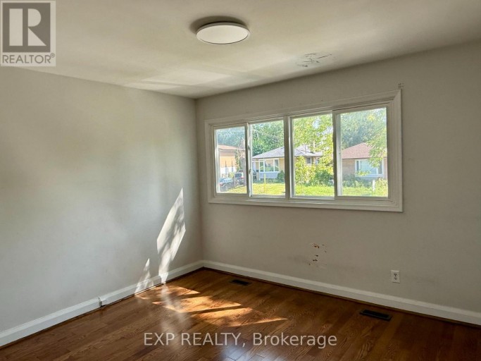 UPPER - 6 MID PINES ROAD, Toronto (Woburn), Ontario, M1G2L6