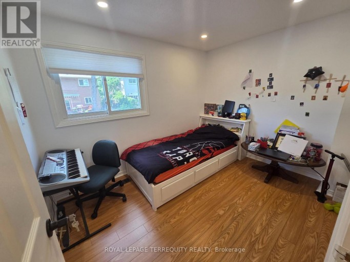 UPPER - 309 HAREWOOD BOULEVARD, Newmarket (Bristol-London), Ontario, L3Y6N5