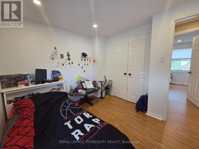 UPPER - 309 HAREWOOD BOULEVARD, Newmarket (Bristol-London), Ontario, L3Y6N5