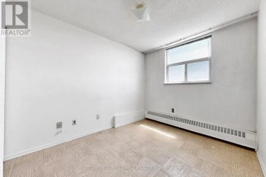 1901 - 5 PARKWAY FOREST DRIVE Toronto (Henry Farm) Ontario photo 22