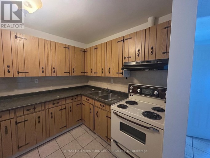 3 - 37 HOLLAND STREET W, Bradford West Gwillimbury (Bradford), Ontario, L3Z2B9