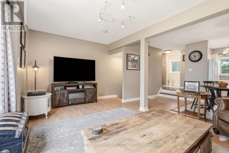 2 - 125 BONAVENTURE DRIVE, Hamilton (Gilbert), Ontario, L9C5Y9